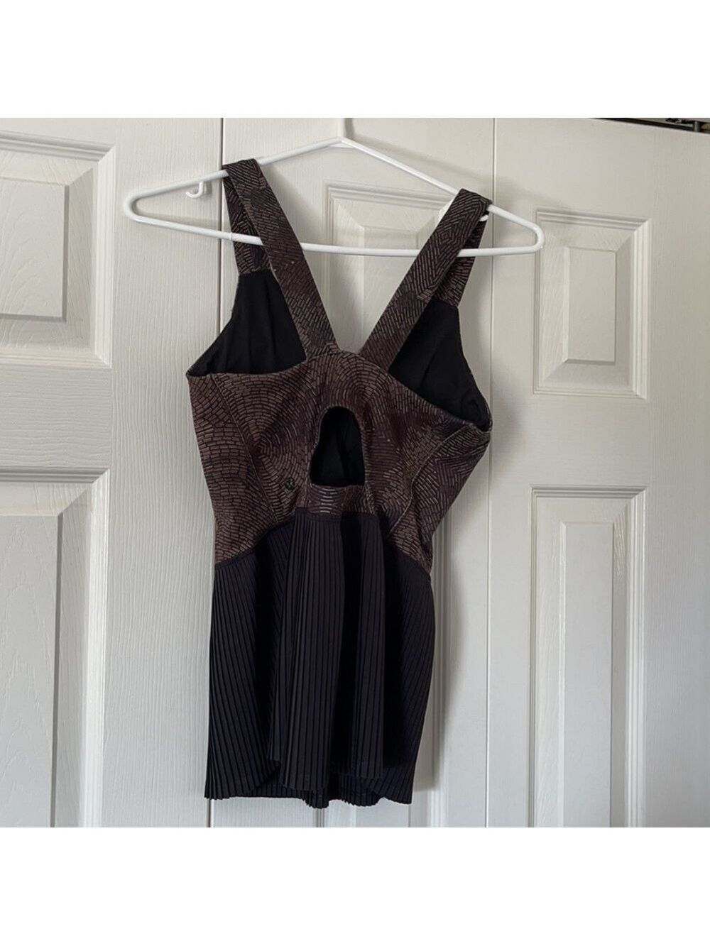 Rare Lululemon Tank Top Size 6 🥰🥰 - Picture 2 of 4